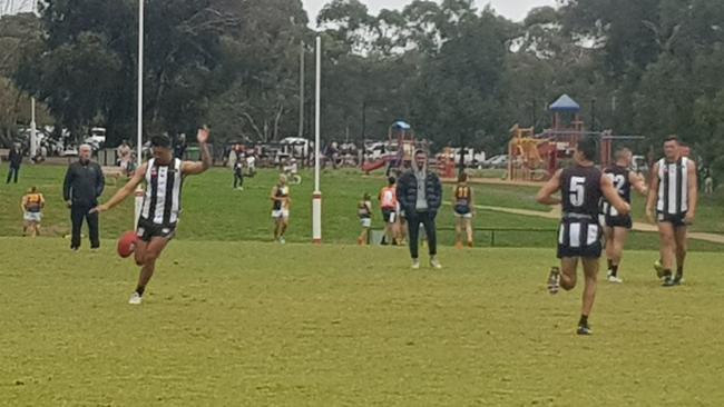 Montmorency ex-AFL recruit Lin Jong warms up pre-game.