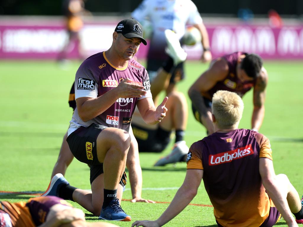 Former Broncos coach Anthony Seibold talks tactics with Dearden in 2019. Picture: Bradley Kanaris/Getty Images