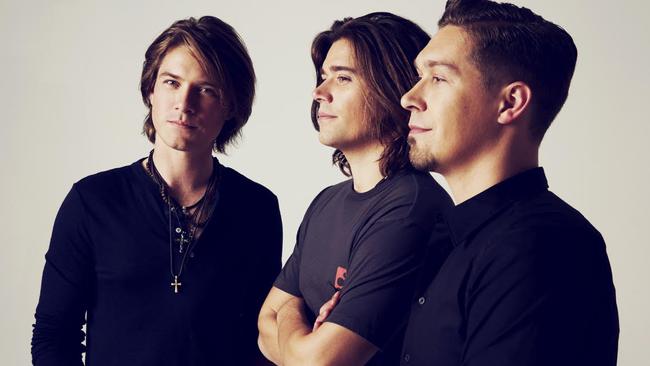 The Hanson brothers have announced their new tour dates.