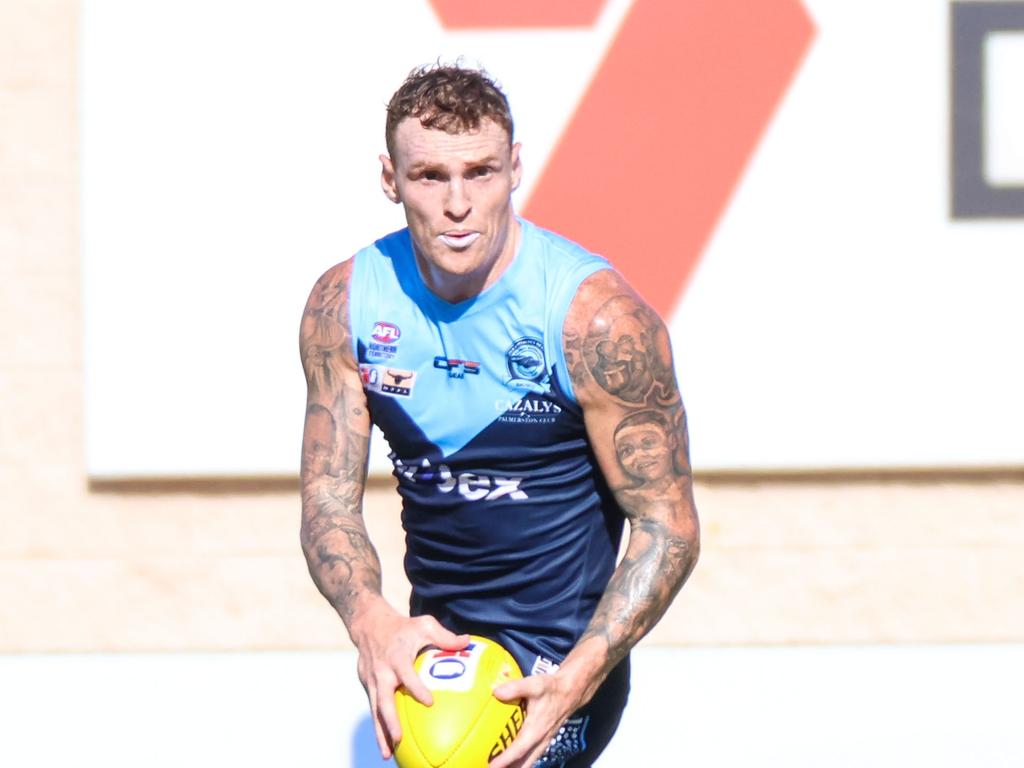 Mitch Robinson made his NTFL debut in Round 4 against Southern Districts. Picture: Celina Whan / AFLNT Media