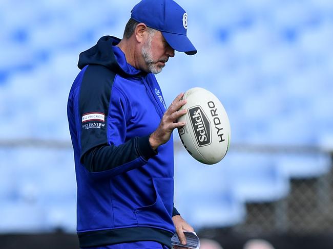 Bulldogs coach Dean Pay during an NRL training session at Belmore in Sydney, Monday, May 18, 2020. (AAP Image/Joel Carrett) NO ARCHIVING