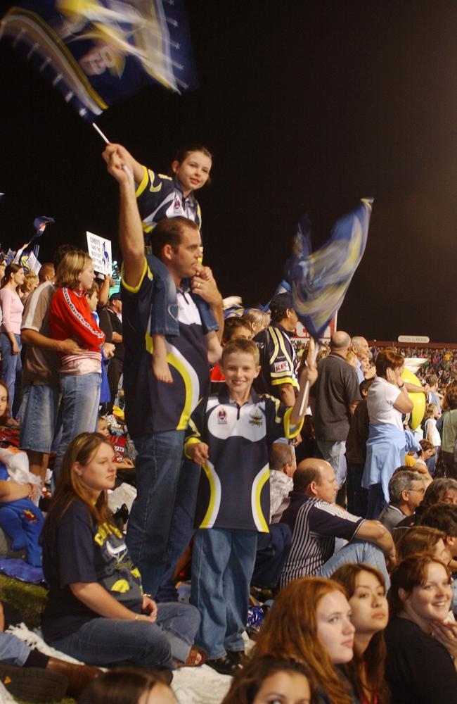 Darren Barr with Dominique (6yrs), Jaydon (9yrs) and Belinda (sitting), from Douglas. Picture: Lori Neilsen