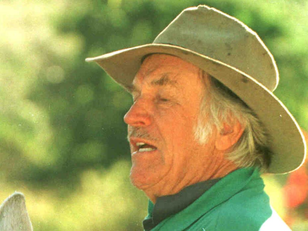 Ex horse breaker / stockman Des Day (74), and his horse. Photo taken 21 July 1999 by Rob Middenway.