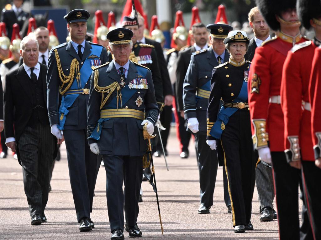 Queen Elizabeth funeral: Body language expert reveals what William and ...