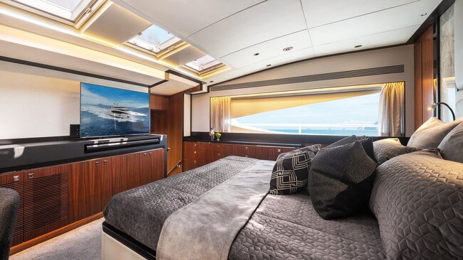 Inside the Horizon RP125’s master stateroom.