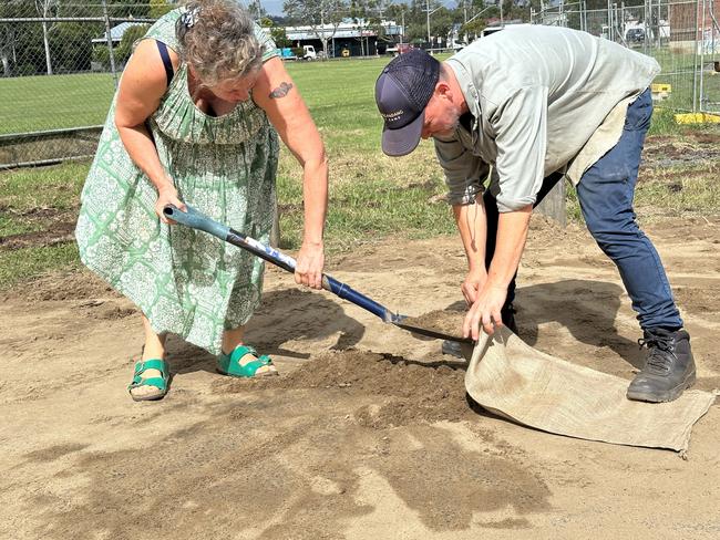 Lismore residents Susan Daysa and John de Manincor bagging sand in South Lismore. Picture: Cath Piltz