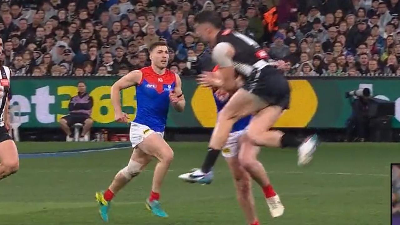 Brayden Maynard knocks out Andrew Brayshaw on Thursday night. Picture: Fox Footy