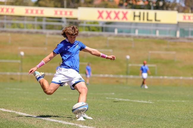 Zac Zeremes is a fine outside back from Nambour. Buildcorp Emerging Reds Cup action from the day one match between Queensland Country Under-14s and Brisbane Junior Rugby Union Under-14s. Picture credit: QRU Media/ Erick Lucero.