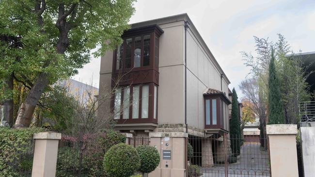 Melbourne billionaire Alex Waislitz is locked in a bitter battle with a former reality TV star over a Toorak home. Picture: Tony Gough
