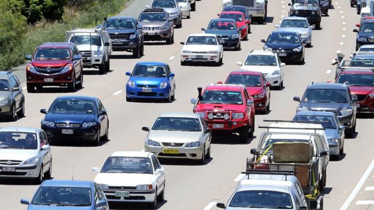 Eagleby Truck Crash Crash Involving 2 Trucks Causing Major M1 Delays The Advertiser 