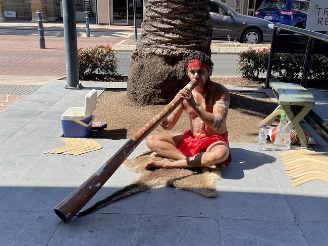 Didgeridoo teacher strives to keep Indigenous youths out of jail