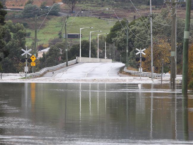 Hoblers Bridge in Launceston inundated by the North Esk River. Picture: BRUCE MOUNSTER