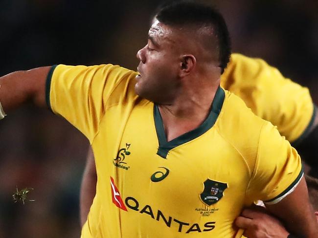 SYDNEY, AUSTRALIA - JUNE 23:  Tolu Latu of the Wallabies offloads the ball in a tackle during the Third International Test match between the Australian Wallabies and Ireland at Allianz Stadium on June 23, 2018 in Sydney, Australia.  (Photo by Matt King/Getty Images)