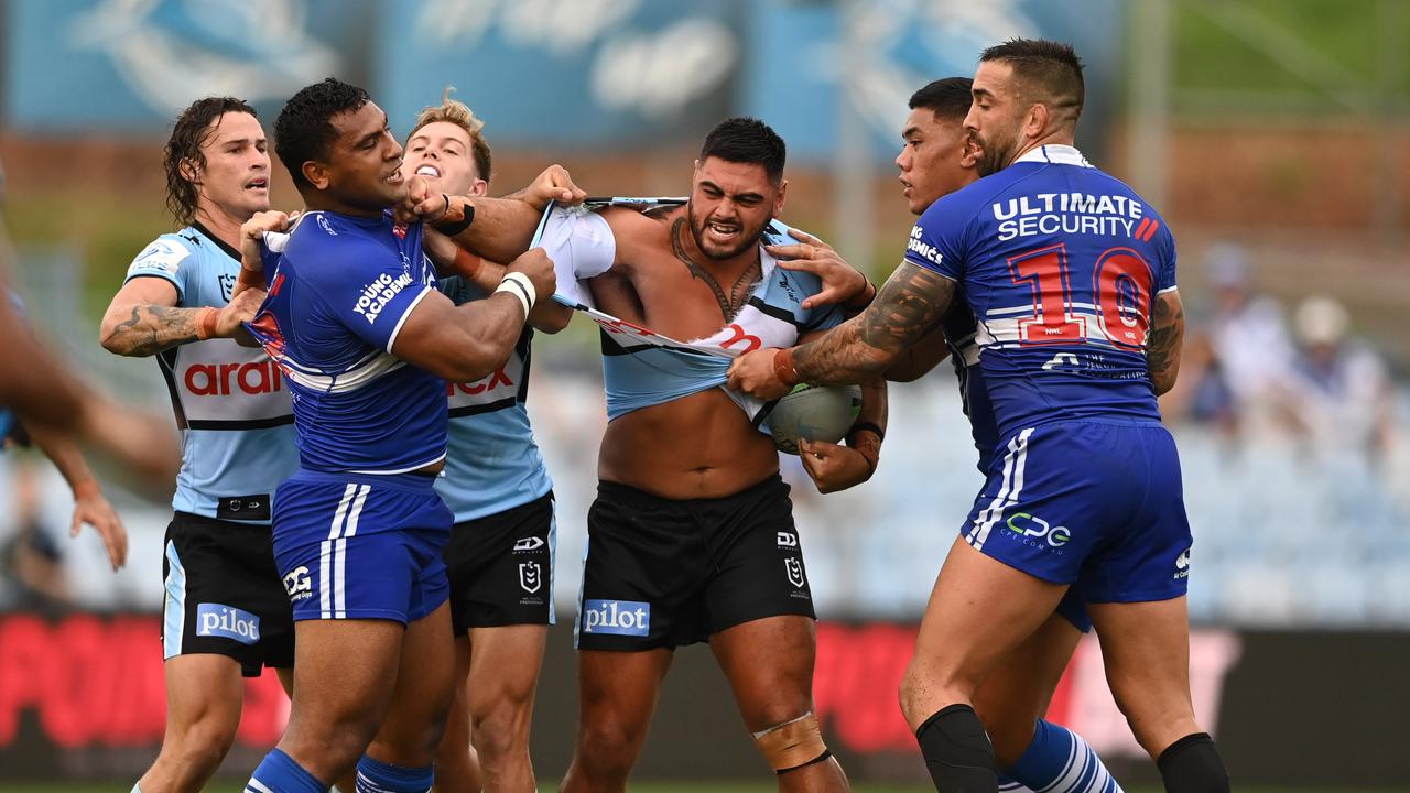 CRONULLA-SUTHERLAND SHARKS V CANTERBURY-BANKSTOWN BULLDOGS - ROYCE HUNT TEVITA PANGAI JUNIOR