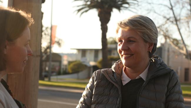 Federal Water and Environment Minister Tanya Plibersek speaking to Member for Mildura Ali Cupper in Mildura on Thursday July 7 2022. Picture: Else Kennedy