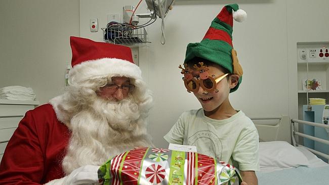 Santa Brings Joy To Kids At The Royal Children’s Hospital | News.com.au ...