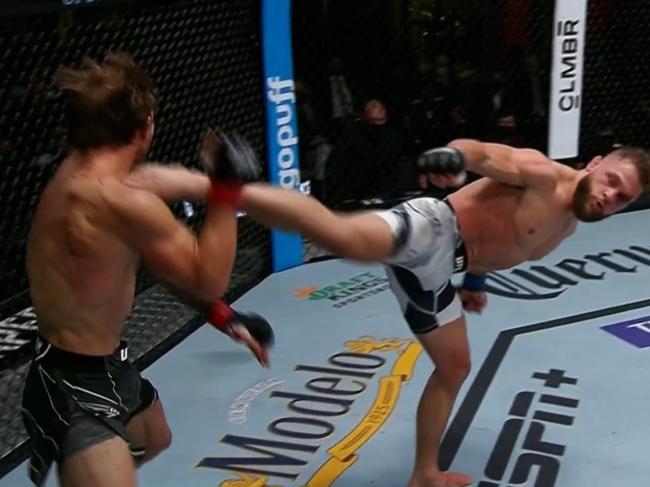 ‘Crazy’: Rare KO leaves UFC world speechless