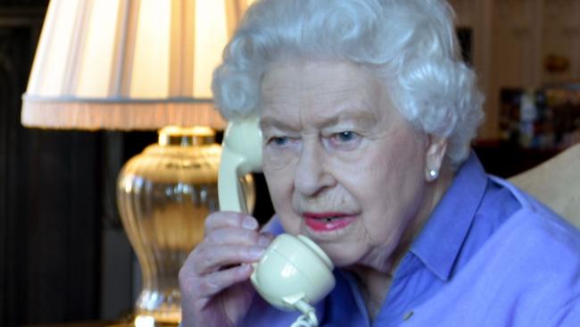 A handout picture released by Buckingham Palace on March 25, 2020 shows Britain's Queen Elizabeth II holding her weekly audience with Britain's Prime Minister Boris Johnson on the phone from Windsor Castle in Windsor, west of London on March 25, 2020. - Prince Charles, the eldest son and heir to Queen Elizabeth II, is showing mild symptoms of the new coronavirus and is self-isolating in Scotland, his office said on March 25. Clarence House said doctors believe Charles became contagious on March 13 -- a day after last meeting his mother. The 93-year-old queen has been staying with her 98-year-old husband Prince Philip at Windsor Castle, 640 miles (820 kilometres) south of Balmoral, since March 19. (Photo by - / BUCKINGHAM PALACE / AFP) / RESTRICTED TO EDITORIAL USE - MANDATORY CREDIT "AFP PHOTO / BUCKINGHAM PALACE" - NO MARKETING - NO ADVERTISING CAMPAIGNS - DISTRIBUTED AS A SERVICE TO CLIENTS