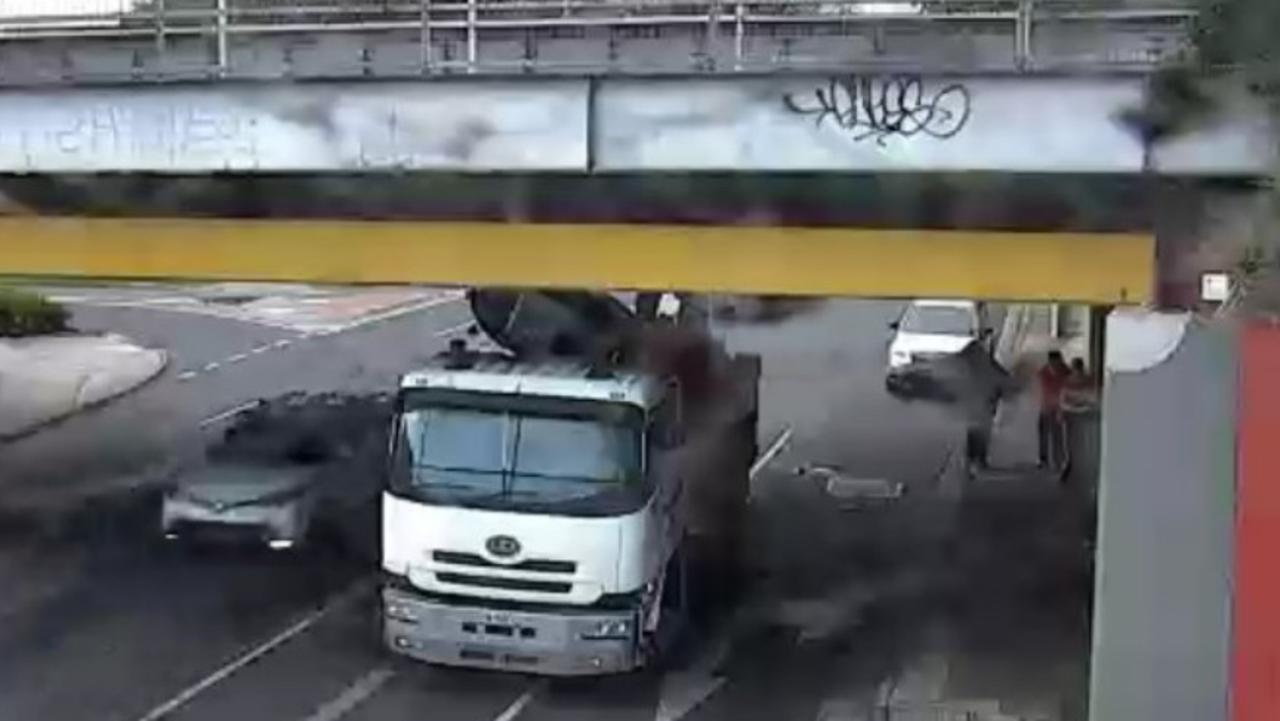 A truck is stuck under an overpass on Warrandyte Rd. Picture: VicRoads/Twitter