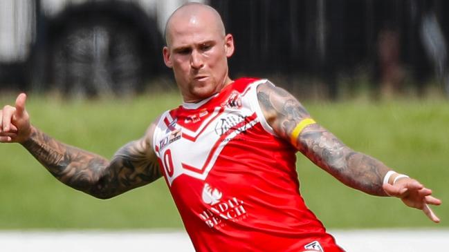 Jayden Magro chasing the Dennis Dunn medal in the 2023-24 NTFL season. Picture: Celina Whan / AFLNT Media