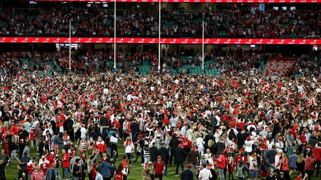 Fans mobbed Franklin on the SCG. (Photo by Don Arnold/Getty Images for AFL Photos)