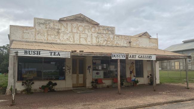 Peter Hillier was allegedly viciously bashed by Adam Troy Bennett after spending an afternoon at this gallery on the Eyre Peninsula. Picture: Todd Lewis