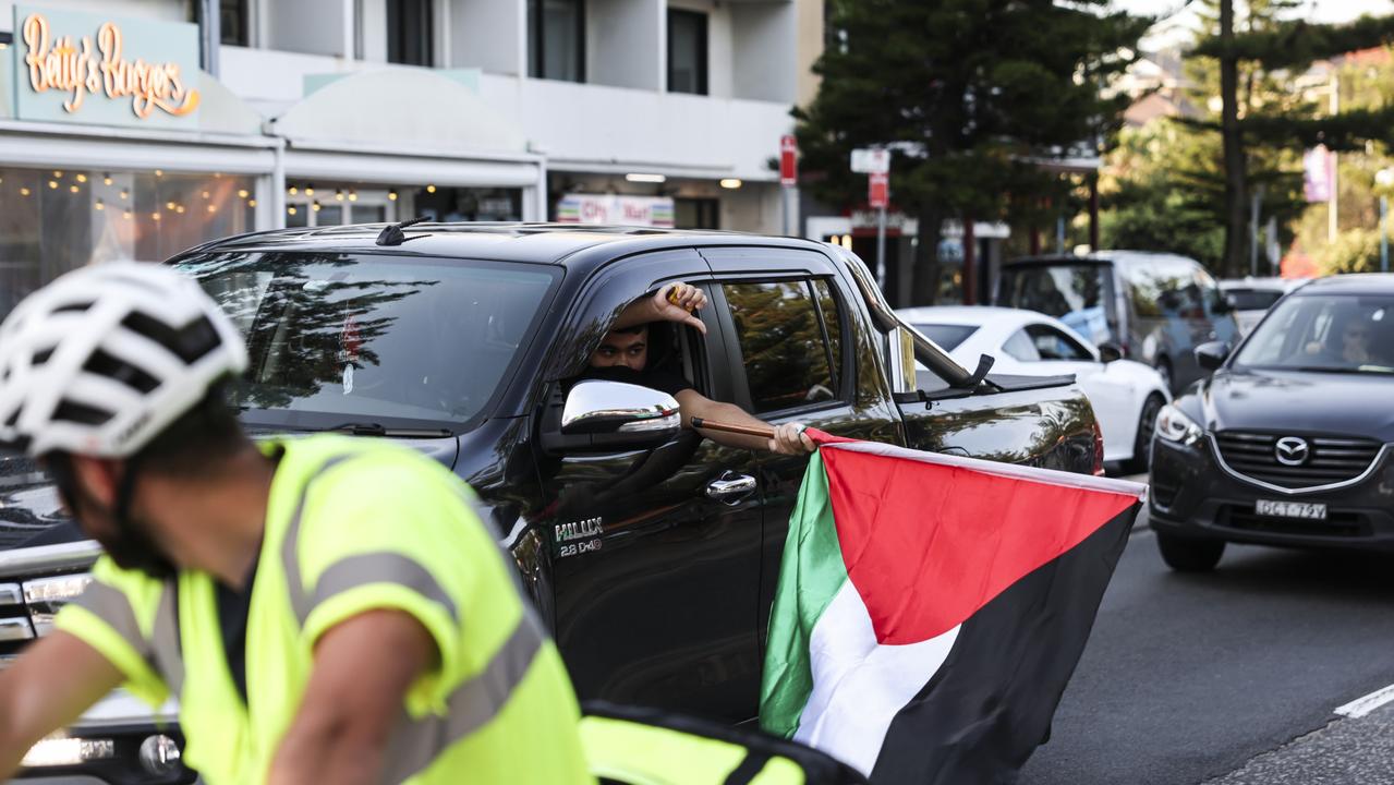 Some of the Palestine supporters followed the motorcade in utes. NCA NewsWire/ Dylan Robinson