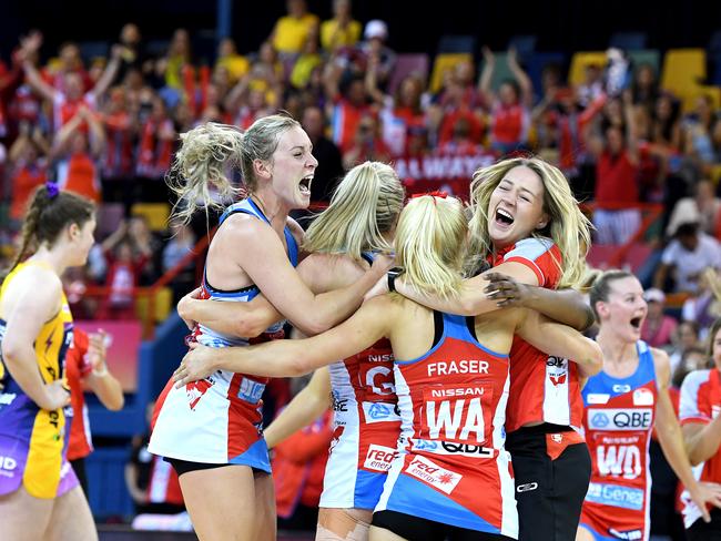 BRISBANE, AUSTRALIA - SEPTEMBER 15: The Swifts celebrate victory after the Super Netball Grand Final match between the Sunshine Coast Lightning and the Sydney Swifts at the Brisbane Entertainment Centre on September 15, 2019 in Brisbane, Australia. (Photo by Bradley Kanaris/Getty Images)