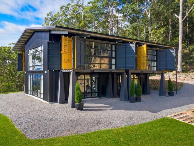 679a Mount Scanzi Road, Kangaroo Valley, NSW 2577. Larry Emdur buys Sky Ridge at Kangaroo Valley