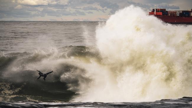 Gold Coast Big Wave Surfer Ryan Hipwood Ready For Red Bull Cape Fear Event Gold Coast Bulletin