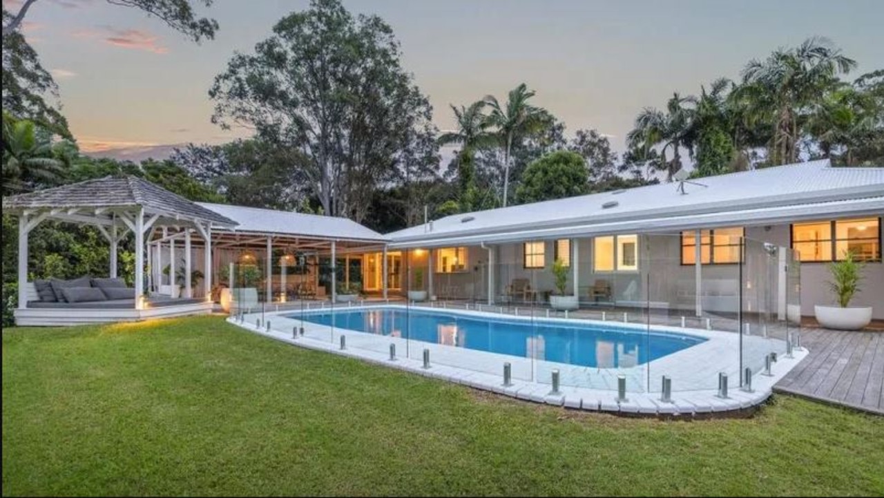 Natalie Bassingthwaighte and her estranged husband, musician Cameron McGlinchey, are selling their former home in the Byron Bay hinterland.