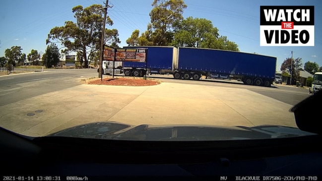 Truck flies through Nuriootpa intersection