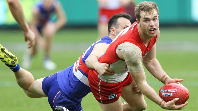 Hawthorn recruit Tom Mitchell had a day out for Sydney in the 2016 GF.