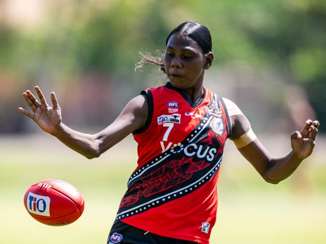 Maria Rioli playing for the Palmerston Magpies in the 2024-25 NTFL season. Picture: Patch Clapp / AFLNT Media