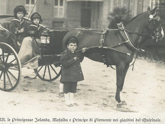 The children of King Victor Emmanuel III of Italy (from left) Jolanda, Mafalda and Umberto. Public domain image.