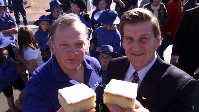 John Parsons from Bayswater Cake Kitchen with Jeff Kennett in 1999 at the 2nd Ouyen great Australian Vanilla Slice Triumph.