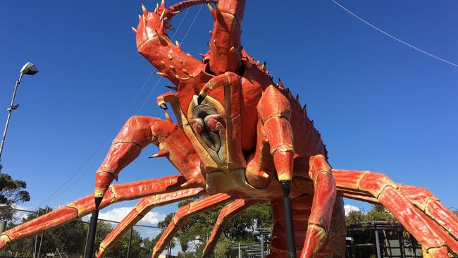 Reeling in tourists — Larry the Lobster, at Kingston.