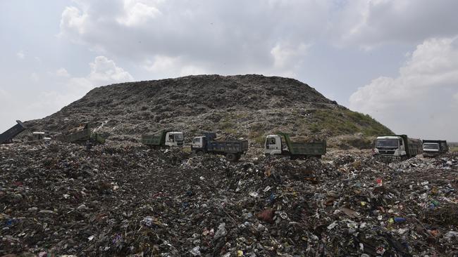 A wider view of the 60m-high mountain of garbage at Ghazipur landfill site. Picture: Getty Images