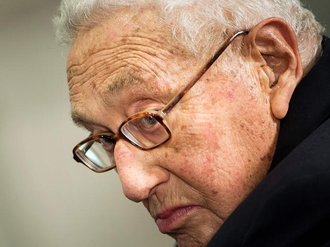 Former US Secretary of State Henry Kissinger listens while he is introduced at a ceremony honoring his diplomatic career on May 9, 2016 at the Pentagon in Washington, DC. / AFP PHOTO / Brendan Smialowski