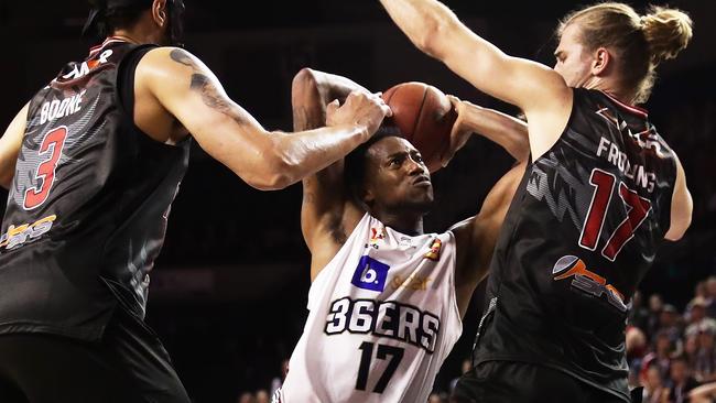 Eric Griffin of the 36ers drives to the basket during the round three NBL match between the Illawarra Hawks and the Adelaide 36ers at Wollongong Entertainment Centre. (Photo by Matt King/Getty Images)