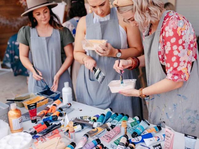 Childers local Chloe Johnson has launched Bubbles and Brushes in the Bush - a unique paint and sip experience where the finished painted canvas product is turned into a bespoke Willow and Hide clutch. Picture: Beck Blakemore Photography.