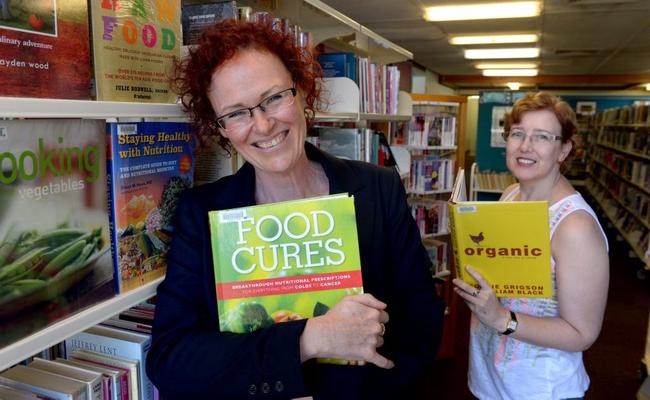 Olwen Anderson and Linda Bell at the Murwillumbah library. Picture: John Gass