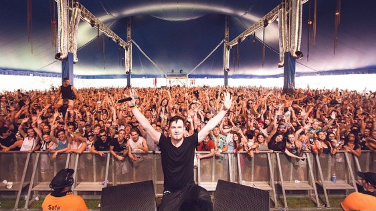 Darude in 2015 having a pretty good time.