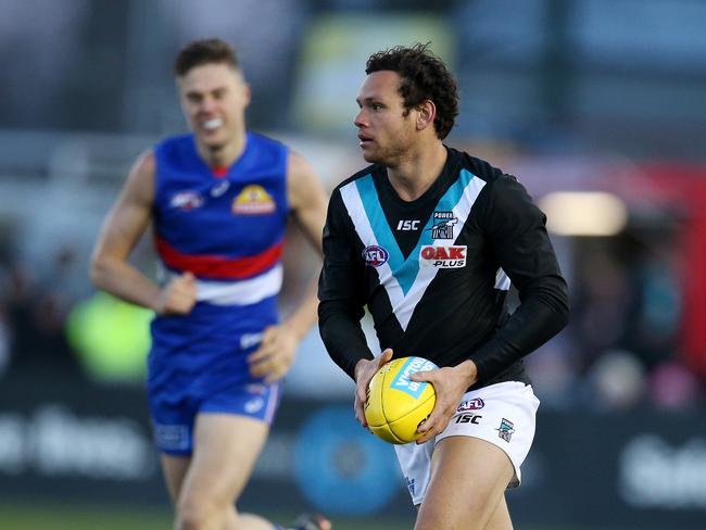 AFL Round 19. 29/07/2018. Western Bulldogs vs Port Adelaide at Mars Stadium, Ballarat..  Port Adelaide's Steven Motlop forth quarter action  .Pic: Michael Klein