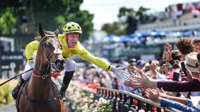 Mark Zahra high fives the crowd. Picture: David Caird