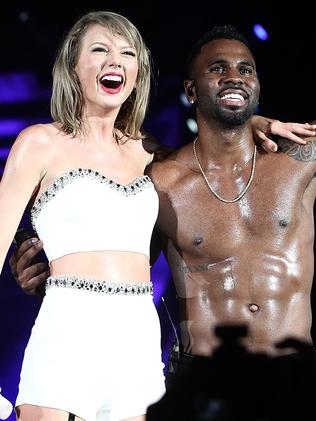 WASHINGTON, DC - JULY 14: Taylor Swift and Jason Derulo perform onstage during The 1989 World Tour Live at Nationals Park on July 14, 2015 in Washington, DC. (Photo by Paul Morigi/LP5/Getty Images for TAS)