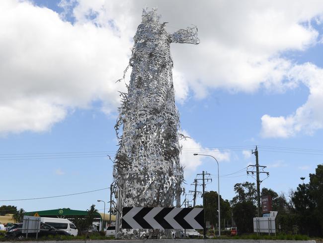 The sadly missed ‘Disco Dong’ sculpture on the Bayshore Drive Roundabout at Byron Bay.