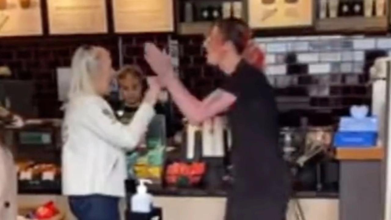 Pracownik Starbucks Trans został zwolniony po kłótni z klientami