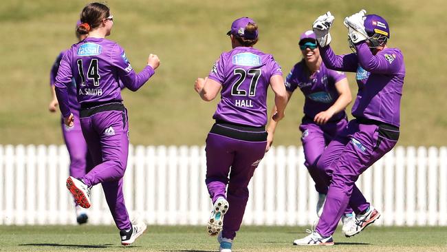 Amy Smith (left) of the Hurricanes celebrates with her team after taking the wicket of Lizelle Lee of the Renegades during the Women's Big Bash League WBBL match between the Hobart Hurricanes and the Melbourne Renegades at Blacktown International Sportspark, on November 03, 2020, in Sydney, Australia. (Photo by Mark Kolbe/Getty Images)