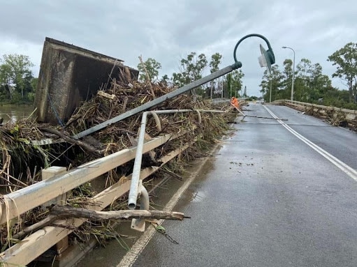 The Granville Bridge at Maryborough after the flood.